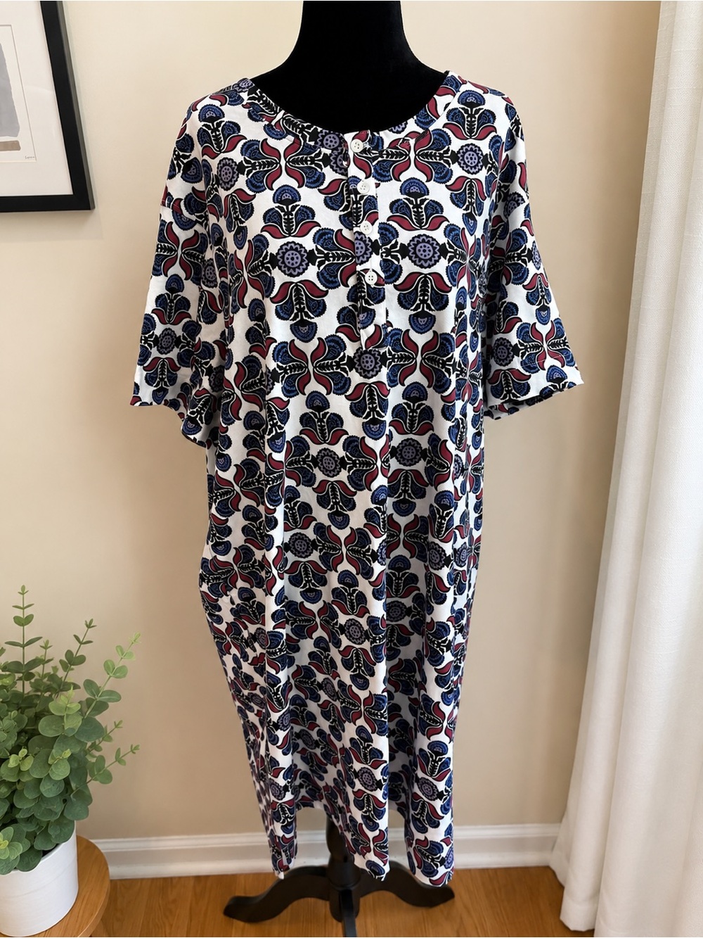Vera Bradley Women’s Medium Printed Button-Front Shift Dress Navy Burgundy White